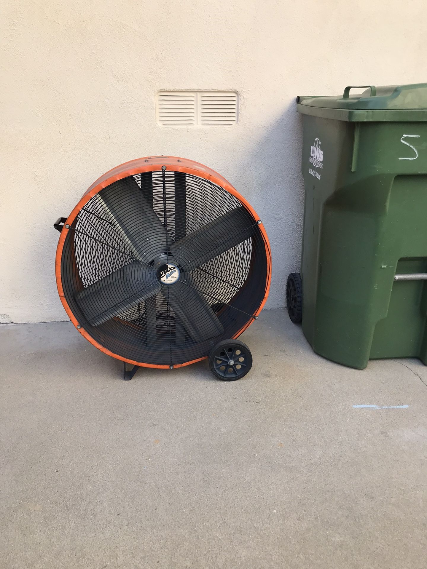 30” INDUSTRIAL HEAVY-DUTY SHOP FAN 2-SPEED works perfectly 