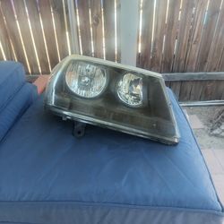 2012 dodge avenger passenger headlight 40$