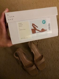 Tan/ New Day Brand / Heels – Great Condition