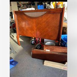 🍀🌺QUEEN SIZE BEDROOM SET:   BED FRAME, 8 DRAWER DRESSER🍀🌺