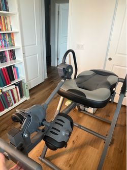 Hang upside down ( Inversion Table )