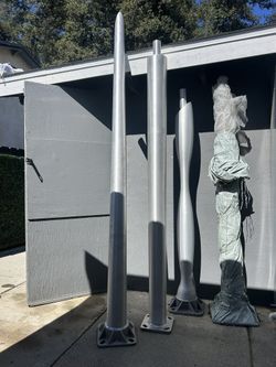 aluminum light pole columns . Internal Wiring Outlet Caps Solid welded bases to bolt on concrete. Hollow internal wiring access with screwed caps. All