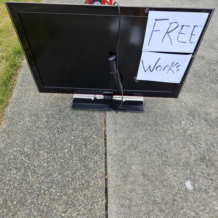 Free Samsung flat screen TV 40''Diag works perfect