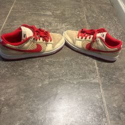 Nike Dunk Low Tan / Red – Men’s Size 13 – Clean