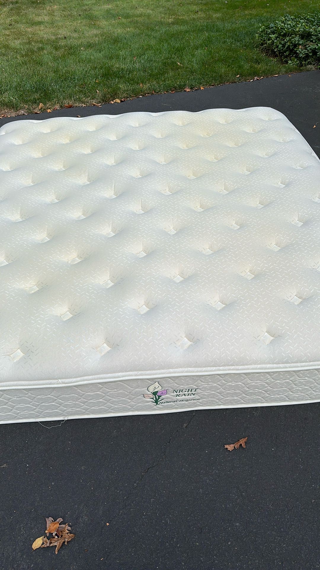 King Size (Free) Night Rain Natural Response Mattress