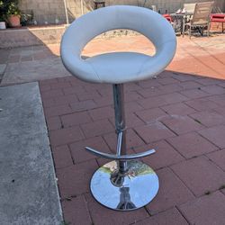 Adjustable Vanity Stool