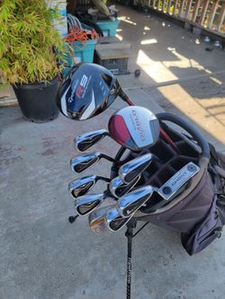 Taylormade R9 Golf Club Set Right Handed W/Bag Boy Stand Bag