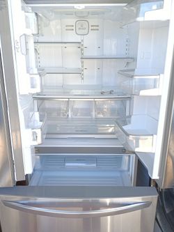 Refrigerador de tres puertas marca LG