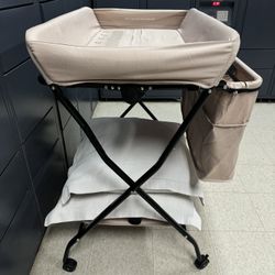 BABY Change Table/ Bassinet 