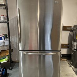 Amana 25.1 cu. ft. Freestanding Bottom-Freezer Refrigerator