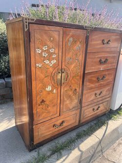 free dresser /cabinet
