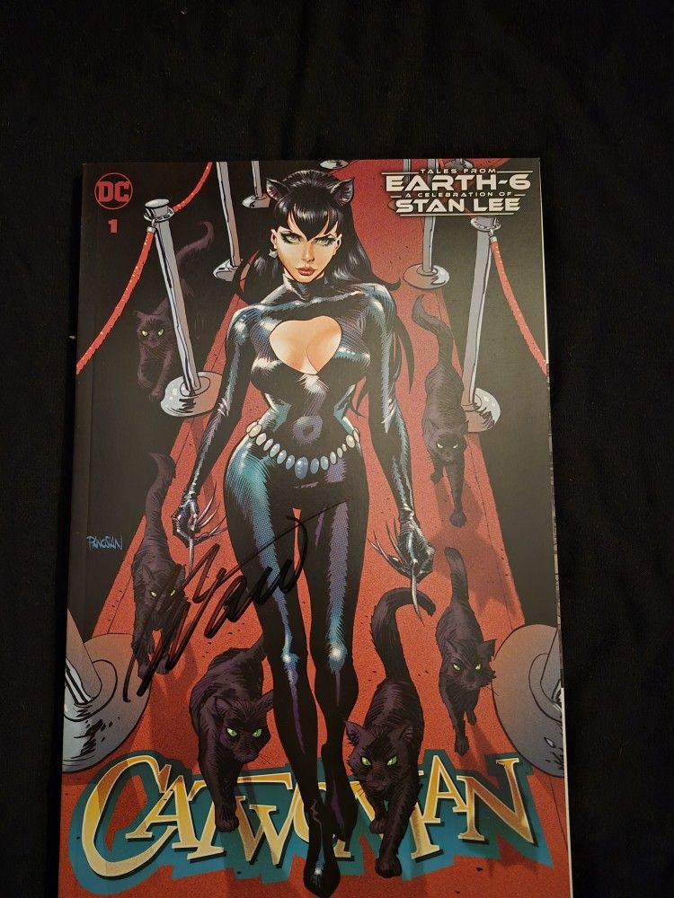 Sign comics( each one has different price.)