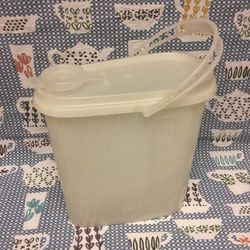 Vintage Tupperware Beverage Buddy juice container with handle white 2 Qt  for Sale in Phoenix, AZ - OfferUp
