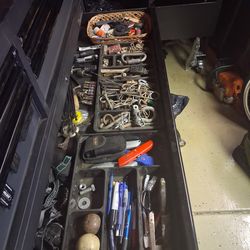 Large Husky Tool Box: ALL TOOLS INCLUDED