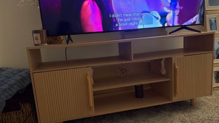 Tv stand Fluted
