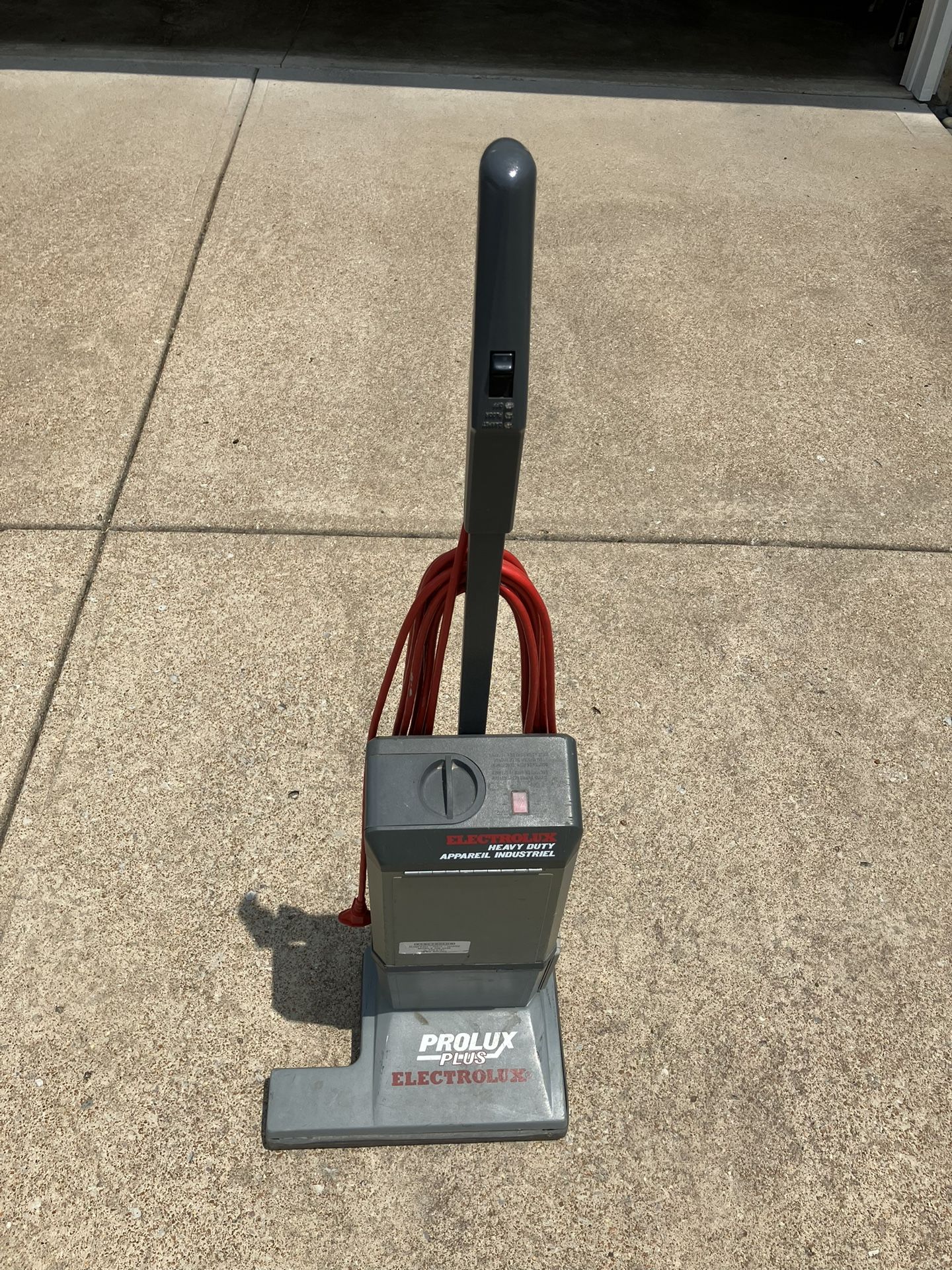 Prolux Plus Vacuum Cleaner Works Good