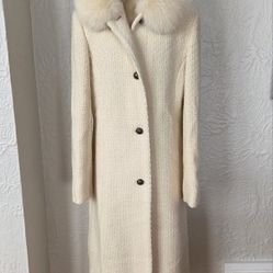 White Wool Overcoat With fox Fur Collar Size S NO OFFERS 