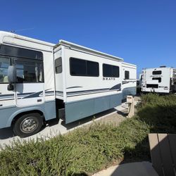2004 Winnebago Brave 32V