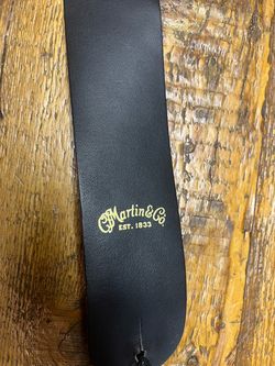 Martin & Co. Black Guitar Strap – Good Condition