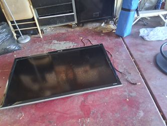 2 TV both charp one is 46 inch the other one is 70 inch and desk chair
