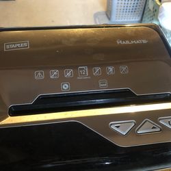 Staples Mailmate Paper Shredder