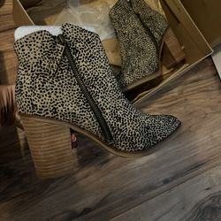 NEW Size 8 Ankle Boot 