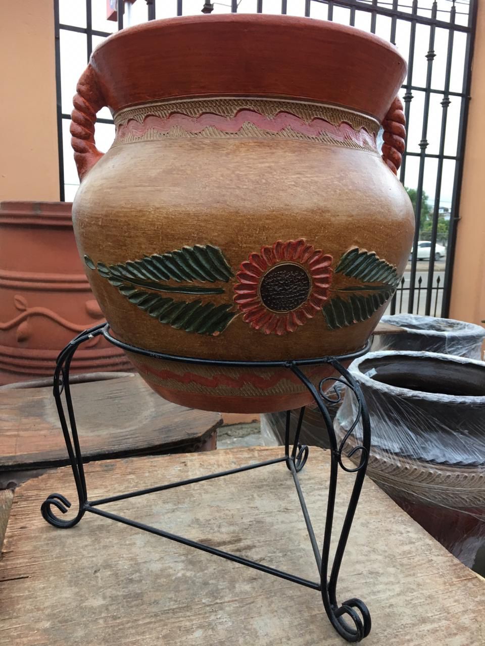 Flower pot w/ steel base