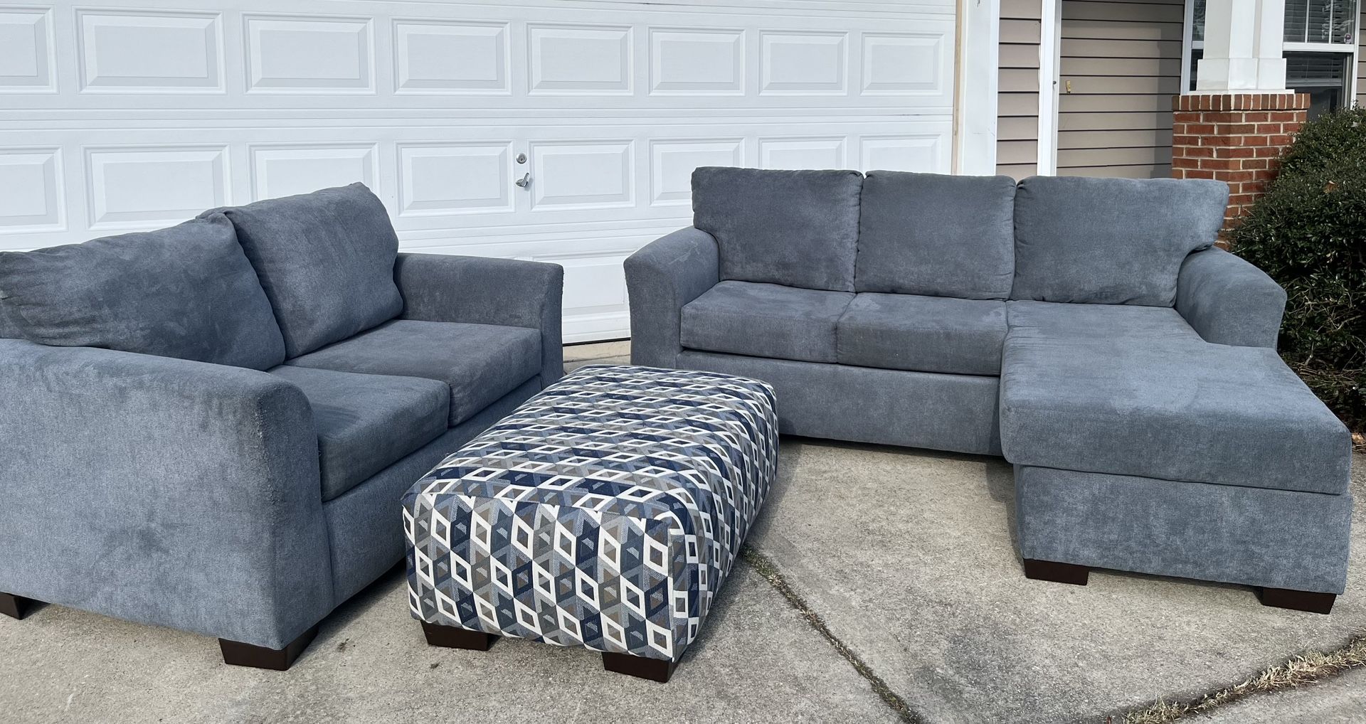 Beautiful Sectional Couch W Ottoman!😍