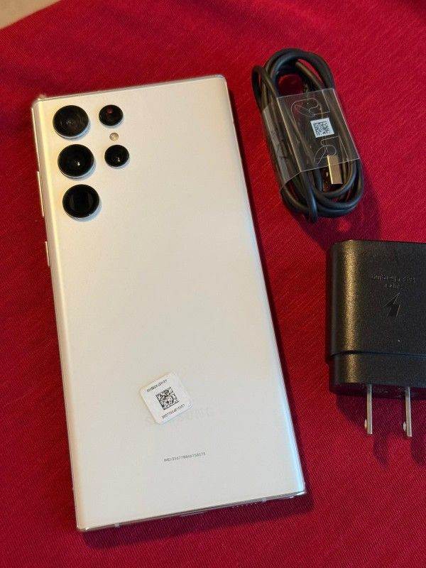 Samsung Galaxy S22 Ultra  , 256GB  , Unlocked   for all Company Carrier ,  Excellent Condition Like New 