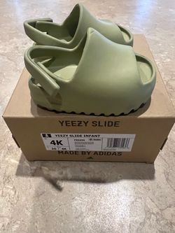 Toddler Yeezy slides