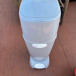 Genie diaper trashcan