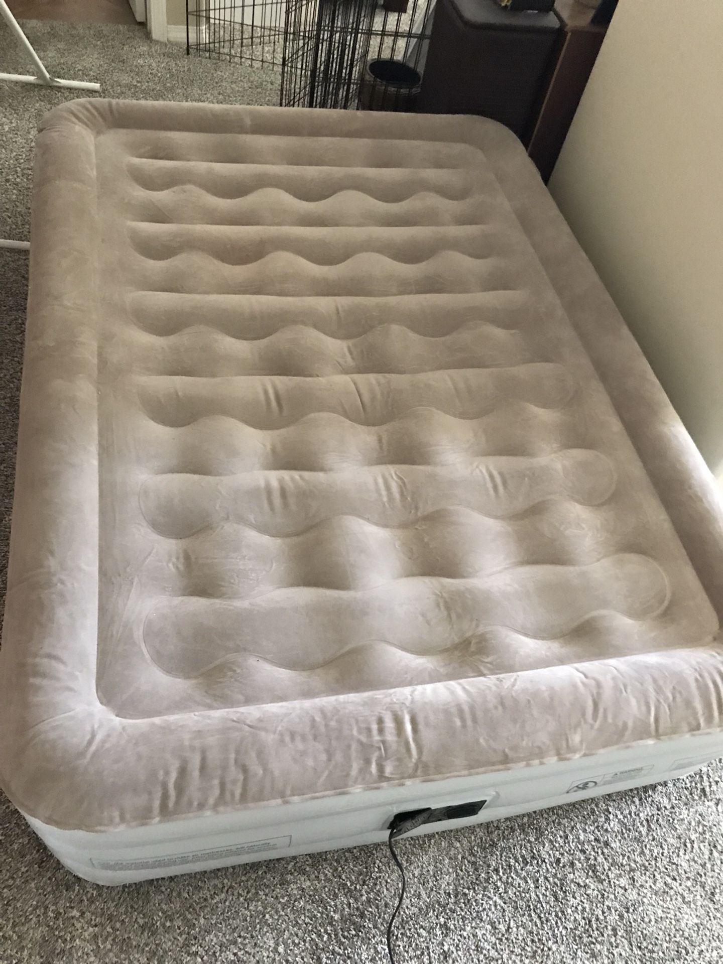 NatraCalm Full Size, 16” High, Inflatable Air Mattress