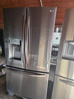 L/G Refrigerator Black stainless Steel 📌everything works good ⭕️