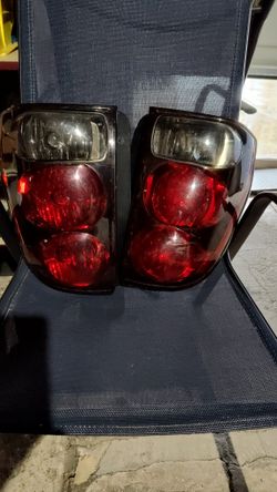 2003 Chevy Trailblazer LTZ tail Lens