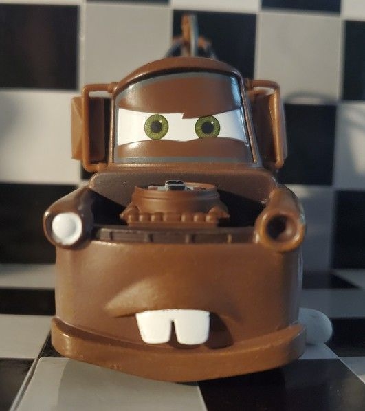 Tow Mater Hook up to rescue McQueen