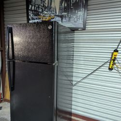Refrigerator GE. DELIVERY 🚚 AVAILABLE.