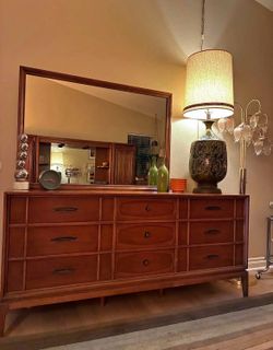 1960s Mid Century Modern 9 Drawer dresser with mirror