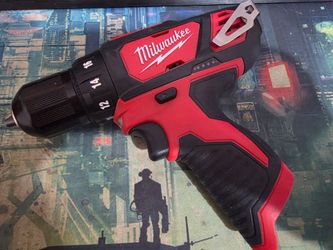 Milwaukee m12 compact drill