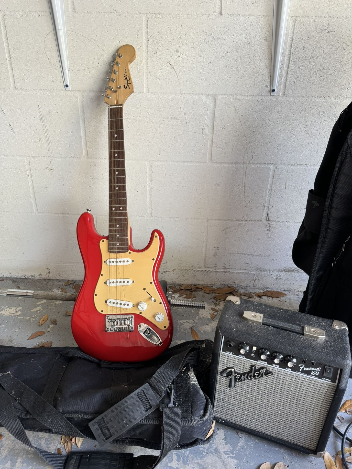 Squier - Mini Electric Guitar (Amp Incl)