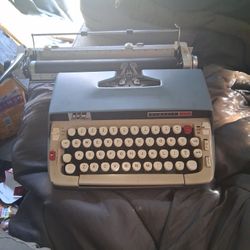 1967 Smith Corona Classic 12 Manual Typewriter