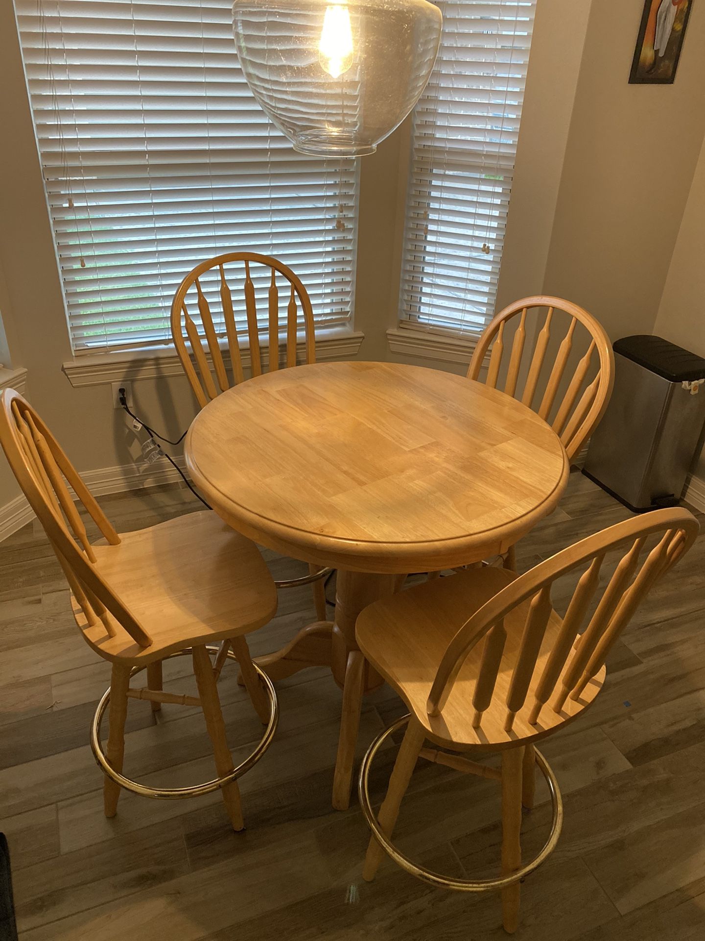 5 Piece Table & Barstools - Solid wood