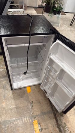 Mini refrigerator