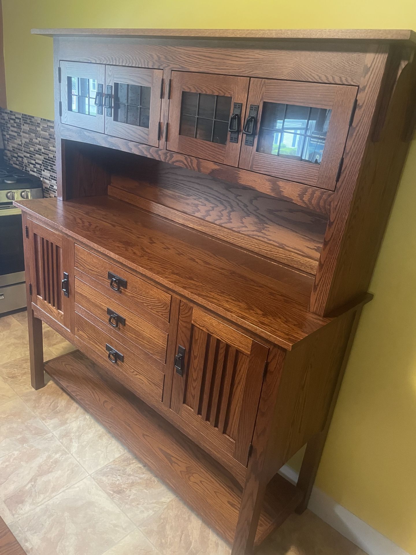 Oak Hutch & Dining Table w/ 6 chairs & 2 leaves