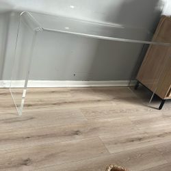 Acrylic Table 