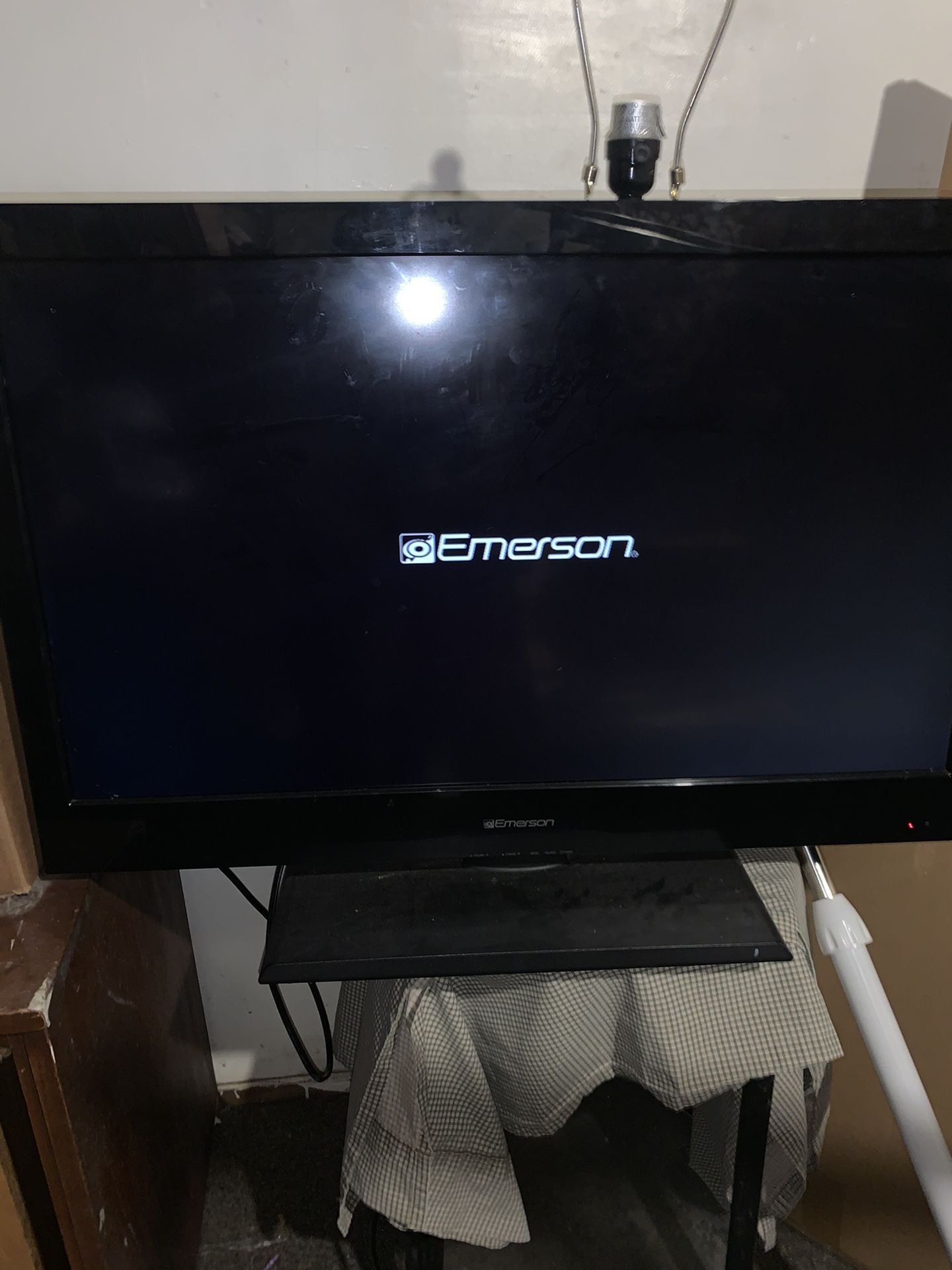 Emerson 40”Inch Tv