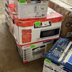 Magic Chef MCDST 1.8 cu. ft. Countertop Microwave 3KSD