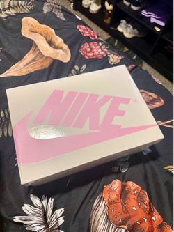 Travis Scott shy pink