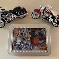 Lot Of 2 Harley Davidson Motorcycle Models And 2 Pack Play cards