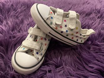 Kids' Chuck Taylor All Star 2V Low Top Sneaker Toddler Size 8