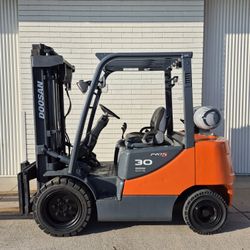 ** 2009 Doosan 6k All terrain Forklift **